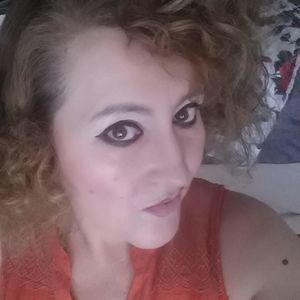 Meet your Posher, Elia